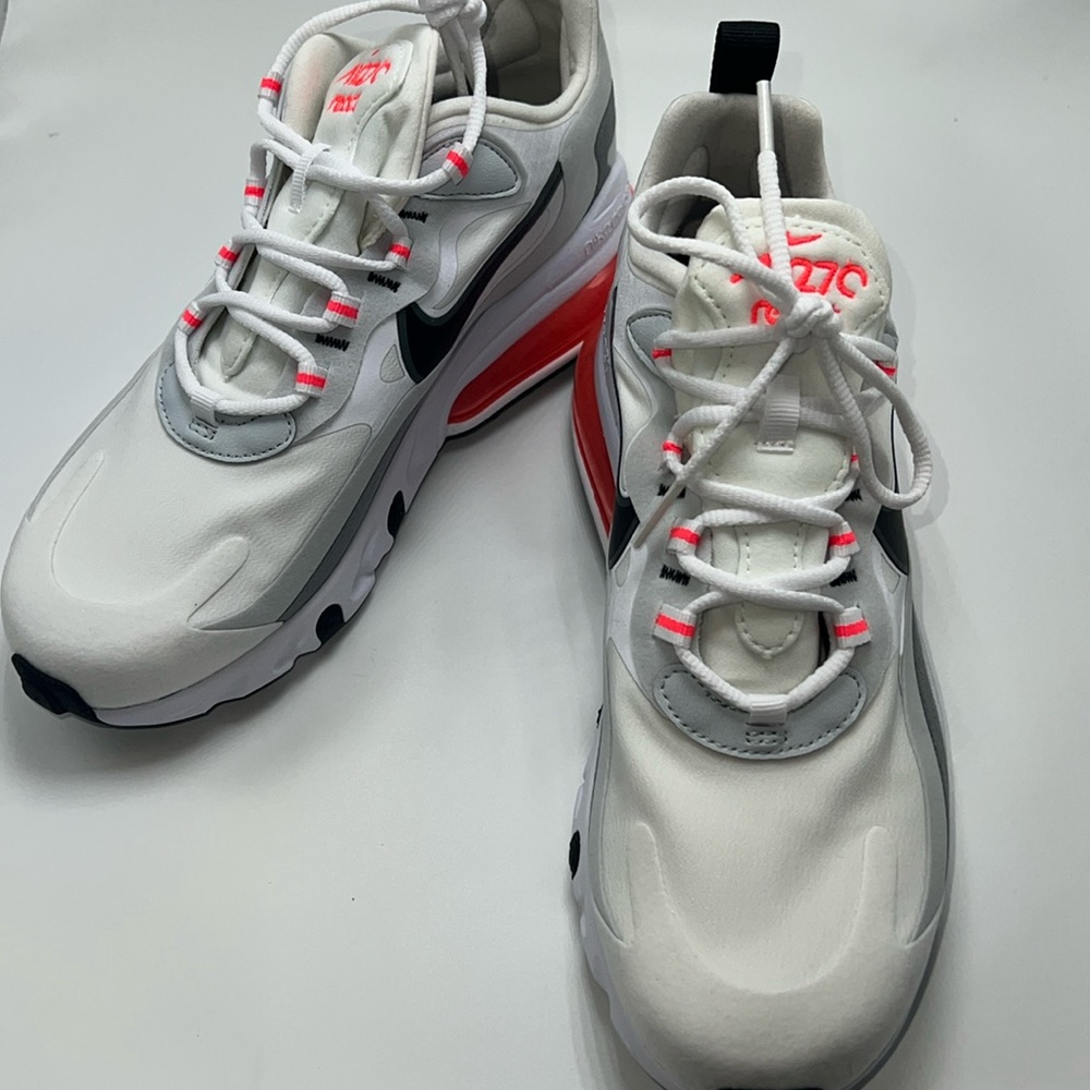 ❤️NWT NIKE AIR MAX 270 REACT SNEAKER - Picture 3 of 13